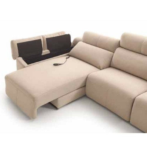 Sofá Magú con chaise longue motorizada, máxima comodidad y diseño moderno