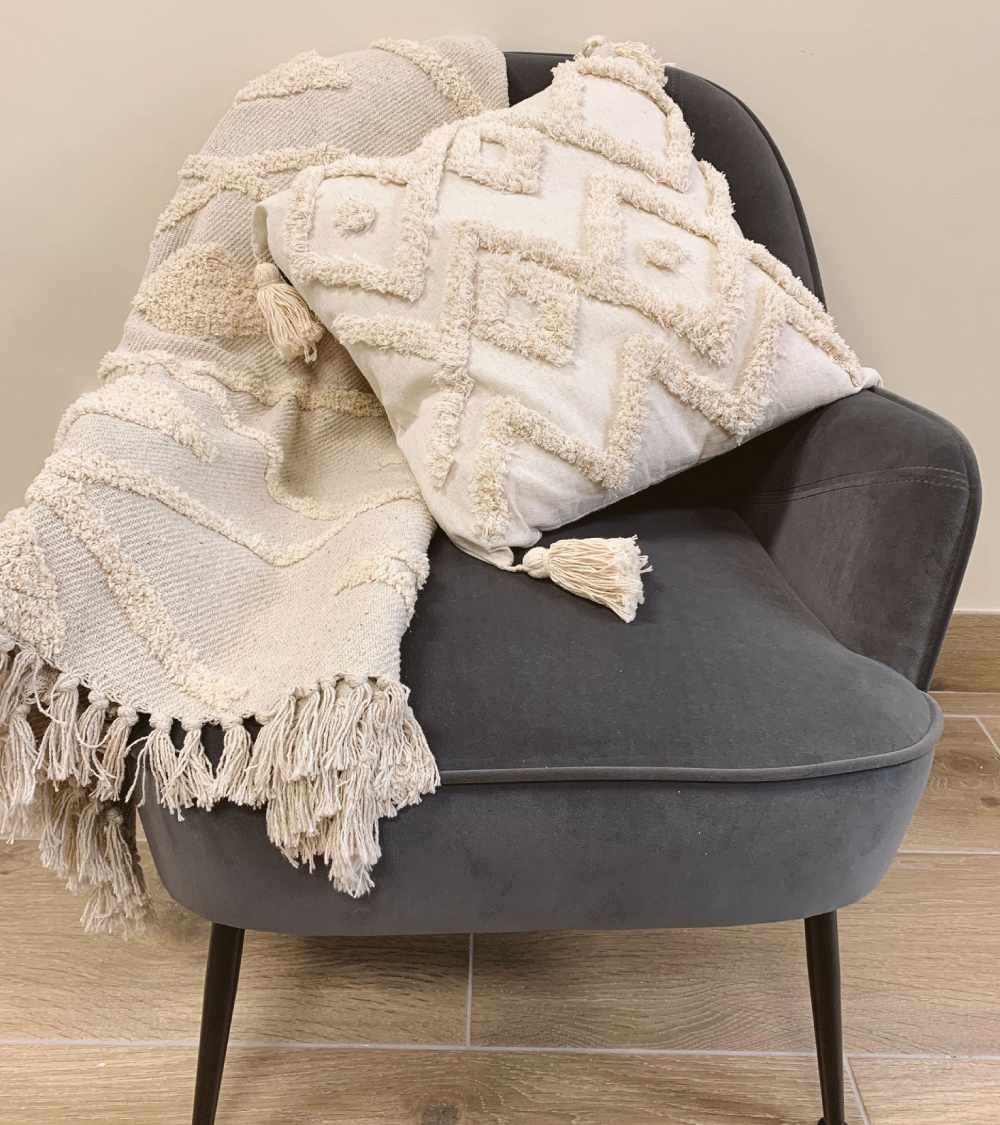 Butaca de terciopelo AMBERES con pata negra o dorada | Cambia Tus Muebles