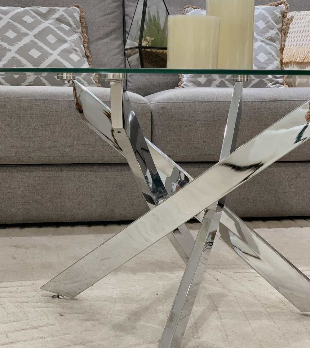 Mesa centro de cristal redonda DAN con patas cruzadas